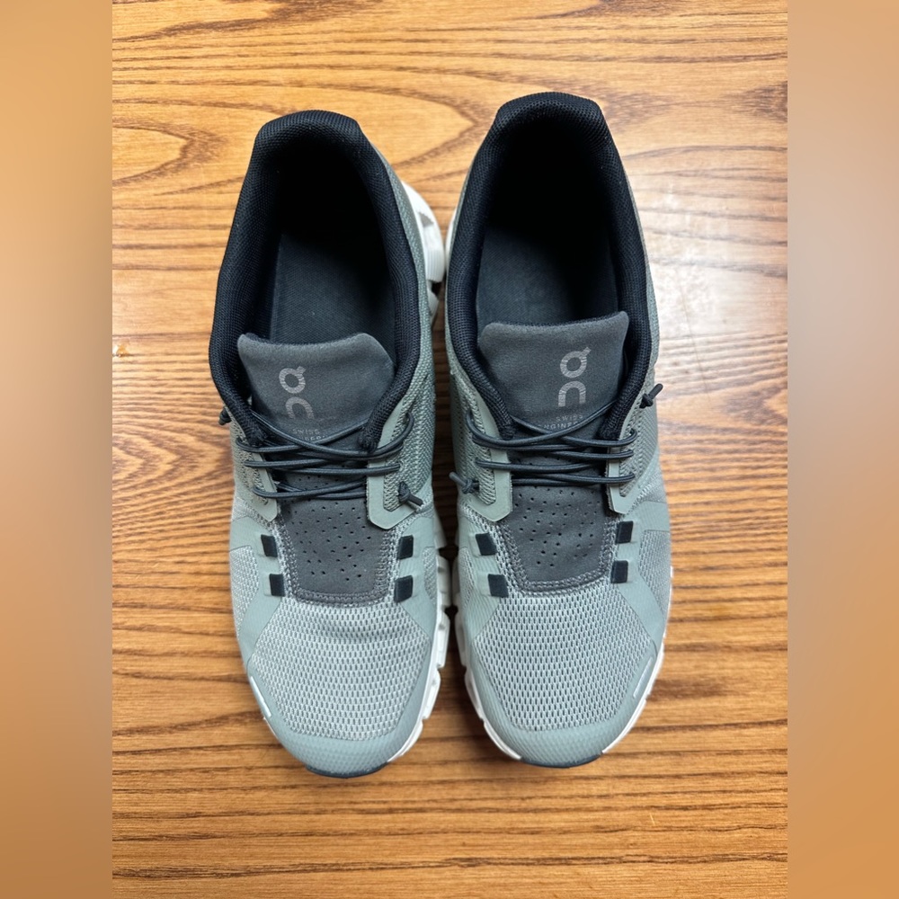 On cloud 5 sneakers